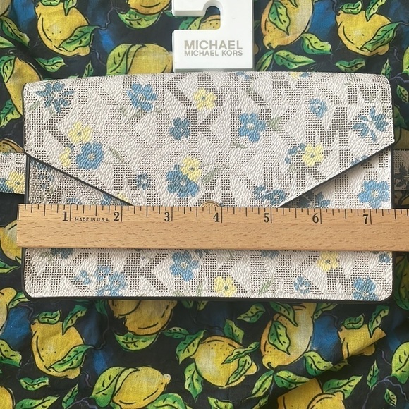 Brand New Michael Kors Vanilla w/ Blue & Yellow Flowers Belt Bag Fanny Pack - Picture 2 of 14